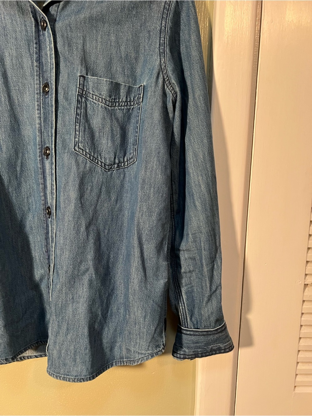 American Giant Women’s Size XS Chambray Denim Button Down Shirt Blue 100% Cotton - Picture 4 of 9